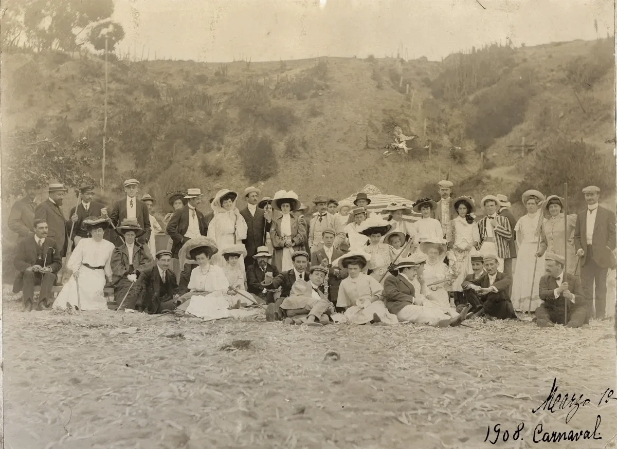 Carnaval en la Playa de Zapallar en 1908 — Playa de Zapallar — 1908 | Chile de Ayer