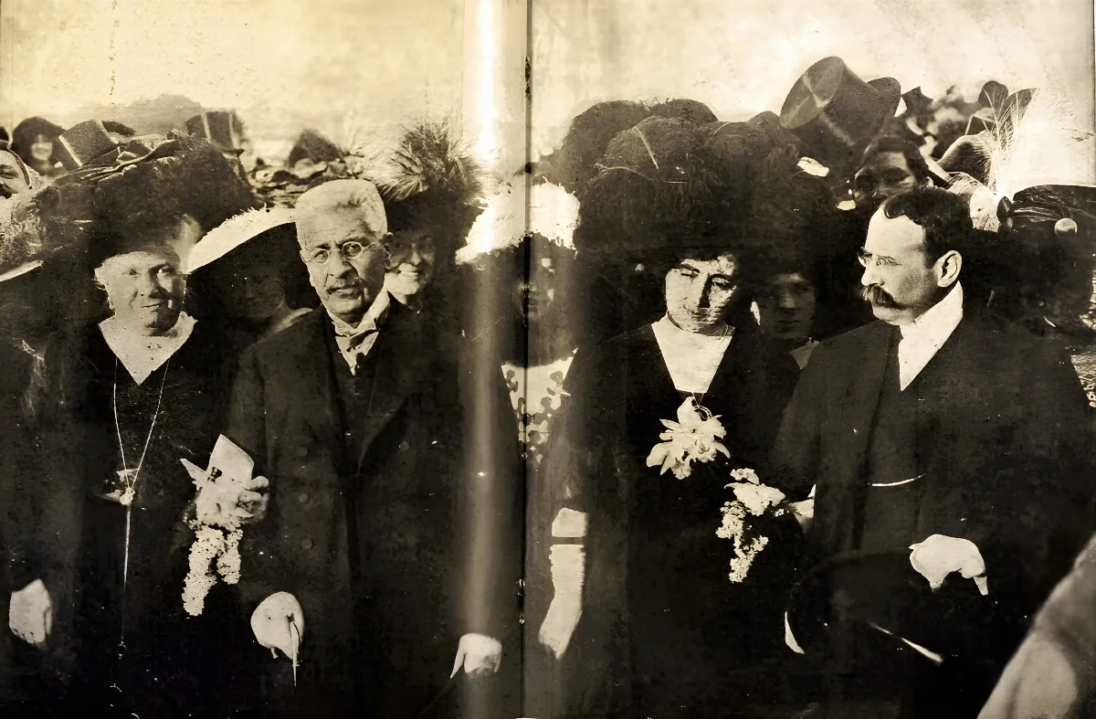 Autoridades en Centenario Argentino — 1910 | Chile de Ayer