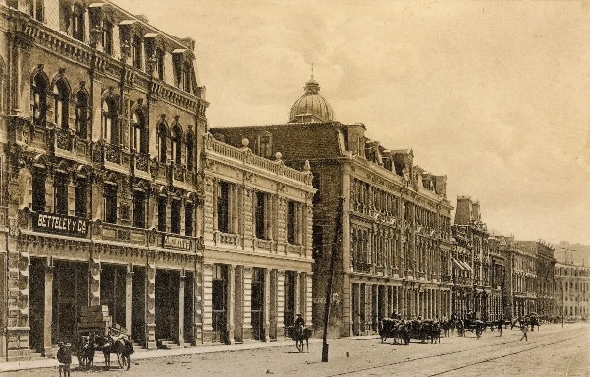 Avenida Errázuriz de Valparaíso en 1905 — 1905 | Chile de Ayer