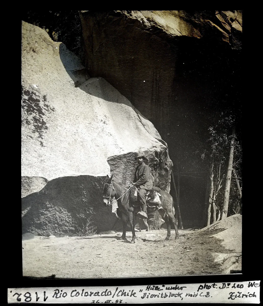 Jinete frente a un peñasco — aprox. 1897–1940 | Chile de Ayer