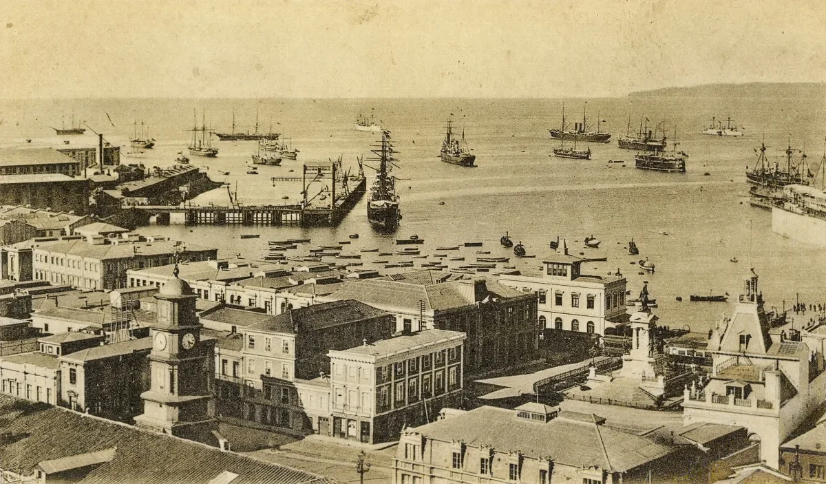 Vista a Plaza Sotomayor de Valparaíso en 1905 — 1905 | Chile de Ayer