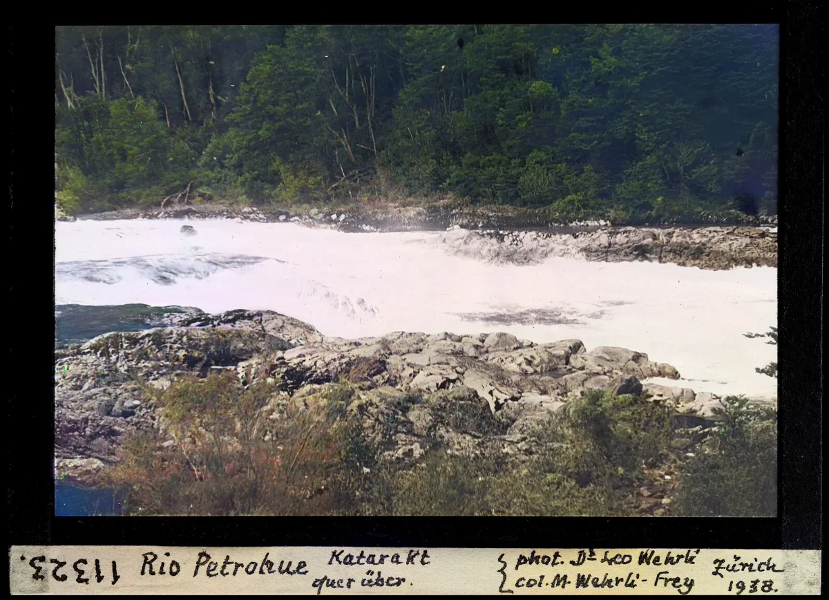 Catarata del rio Petrohue vista de costado con bosque nativo, 1938 — aprox. 1938–1940 | Chile de Ayer