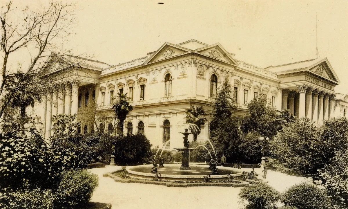Jardines del Ex Congreso, ca. 1915 — 1915 | Chile de Ayer