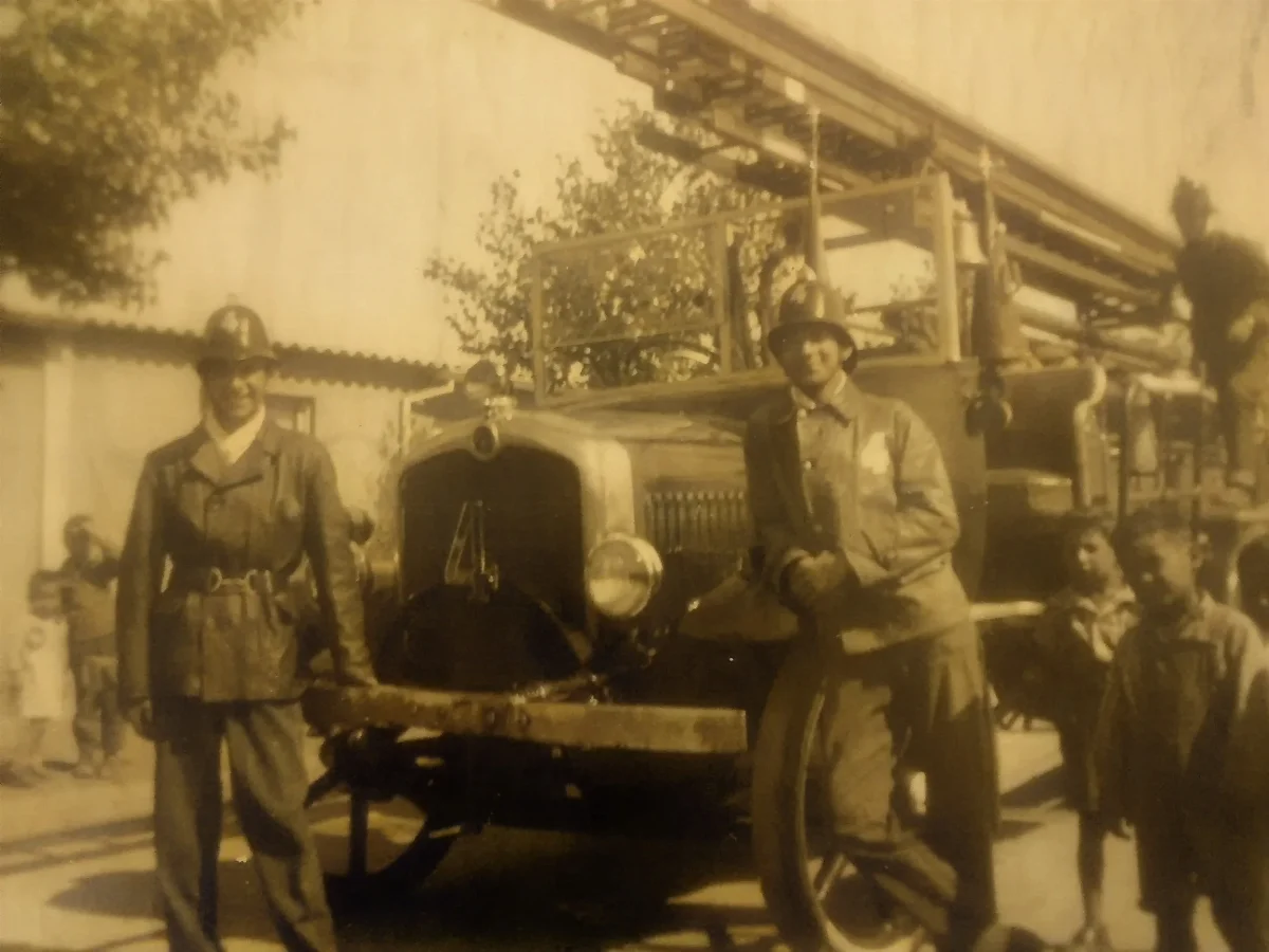 Raúl Massone Norambuena y el carro Saurer año 1961 — 1961 | Chile de Ayer