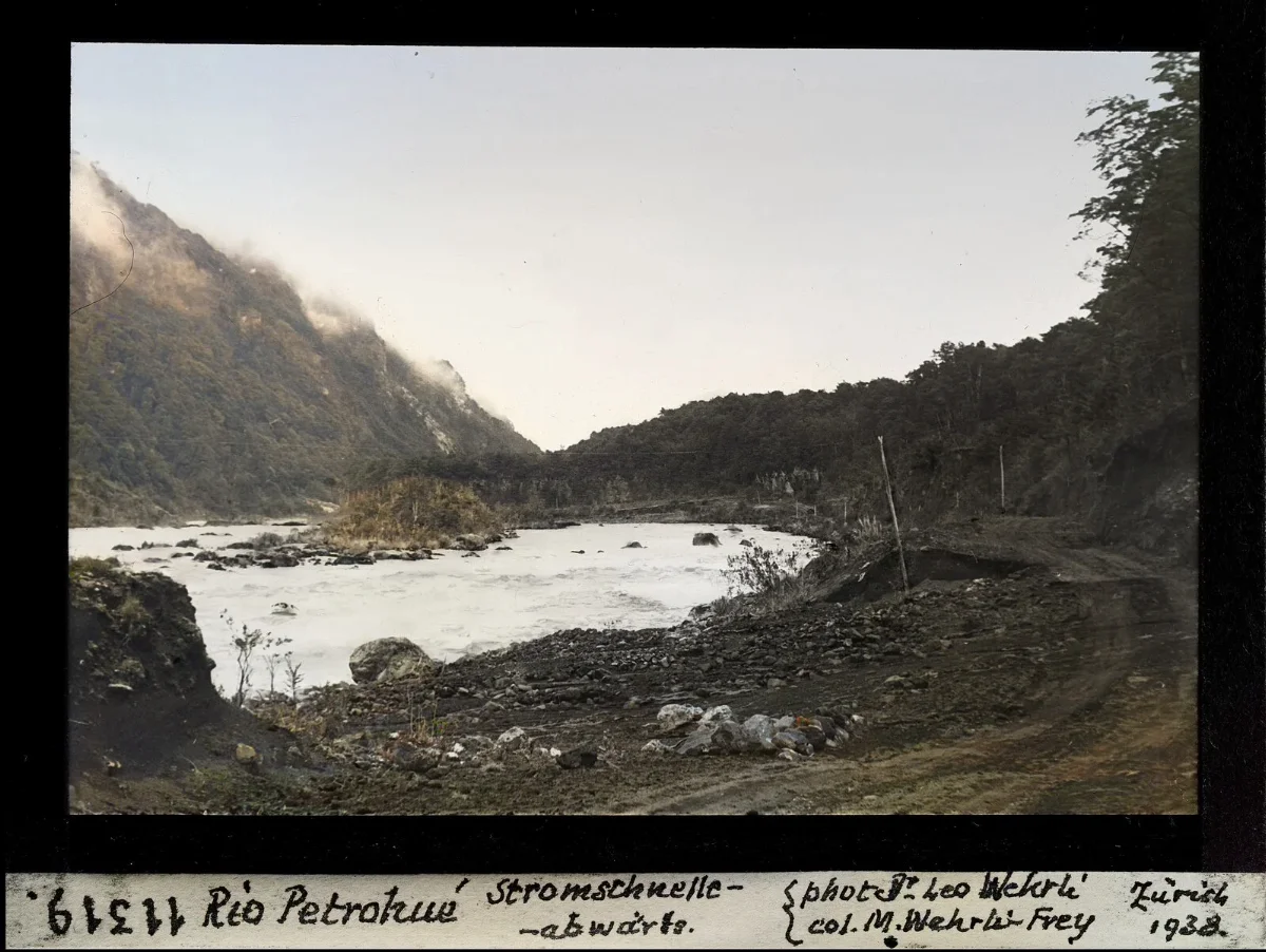 Río Petrohué con aguas turquesas, Patagonia — aprox. 1938–1940 | Chile de Ayer