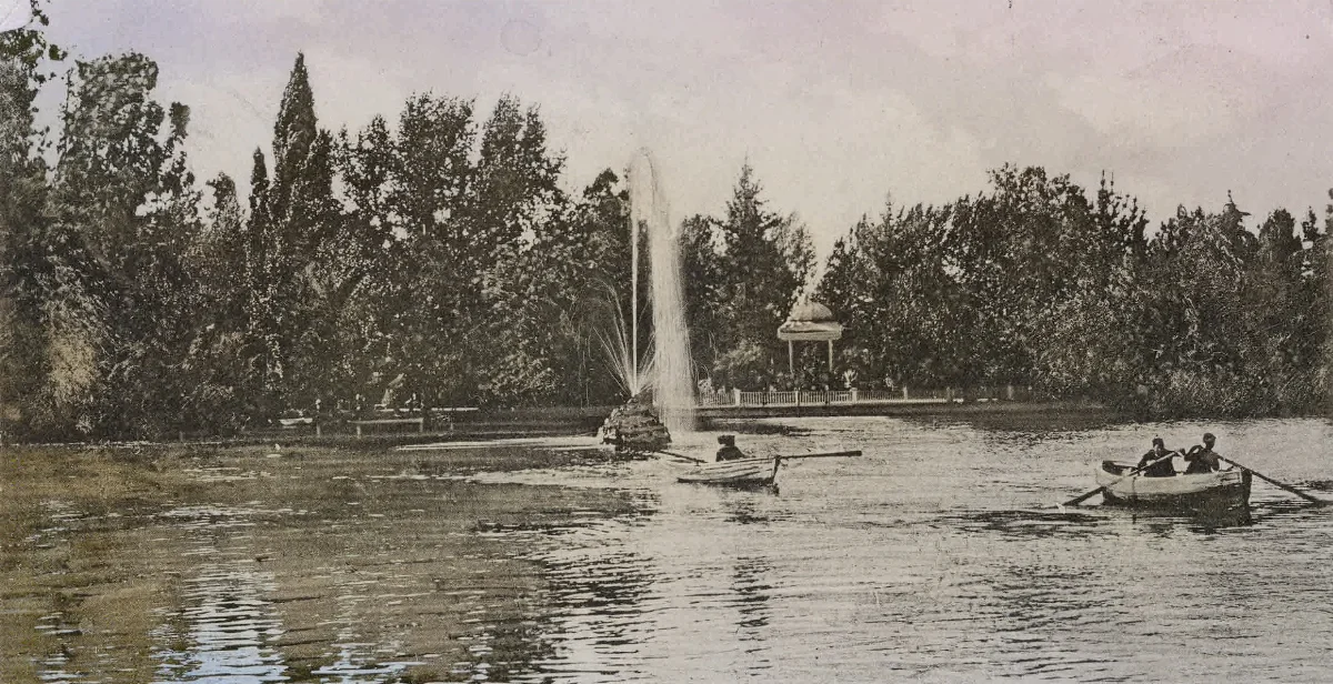 Laguna Parque Cousiño de Santiago ca. 1910 — 1910 | Chile de Ayer