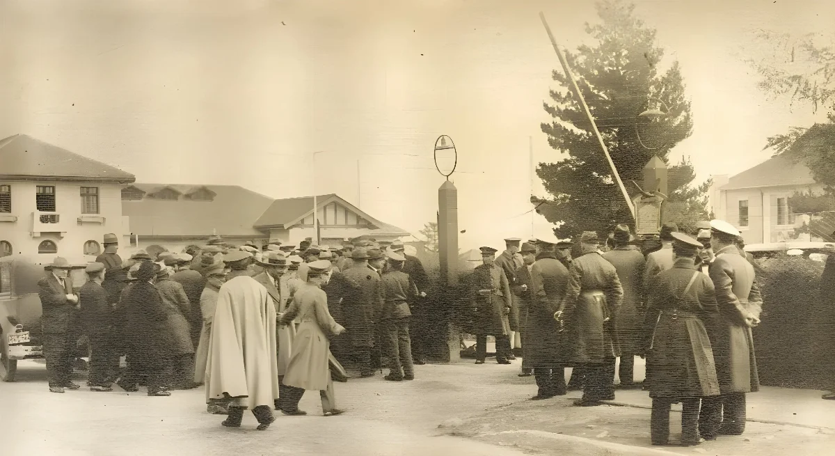 Golpe de Estado en Chile 4 de junio de 1932 Militares se reúnen en El Bosque San Bernardo — aprox. 1932 | Chile de Ayer