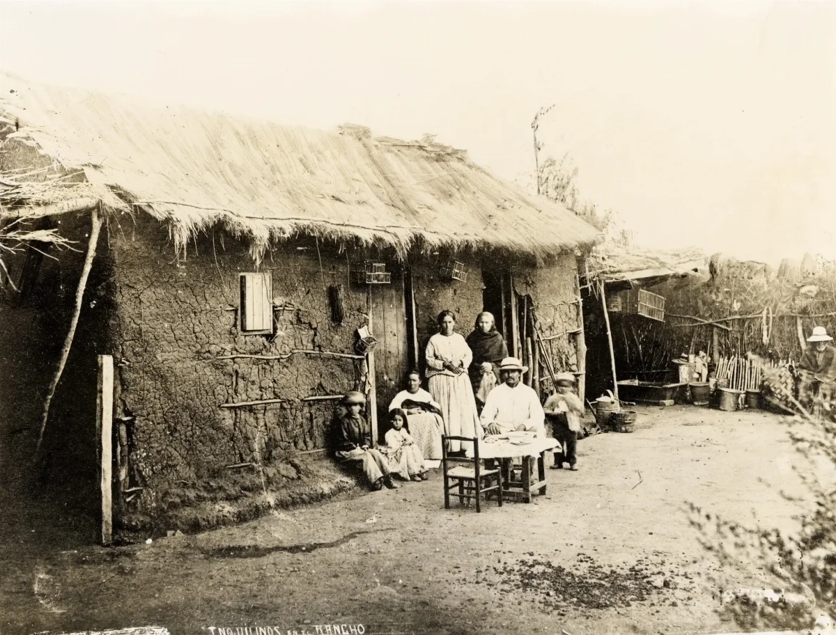 Inquilinos en el Rancho — 1900 | Chile de Ayer