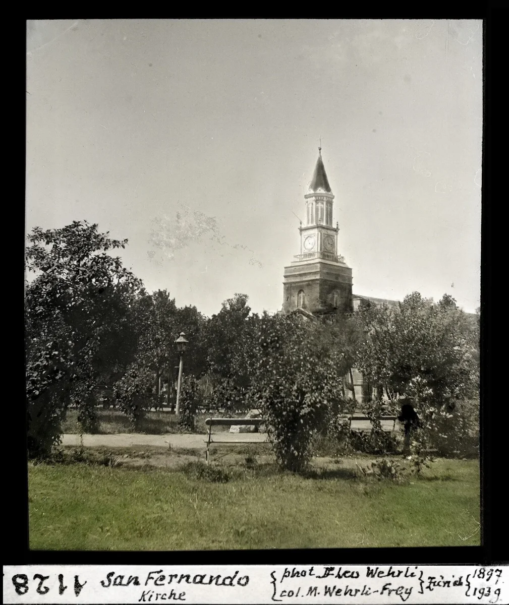 San Fernando, iglesia con plaza arbolada — aprox. 1897–1940 | Chile de Ayer