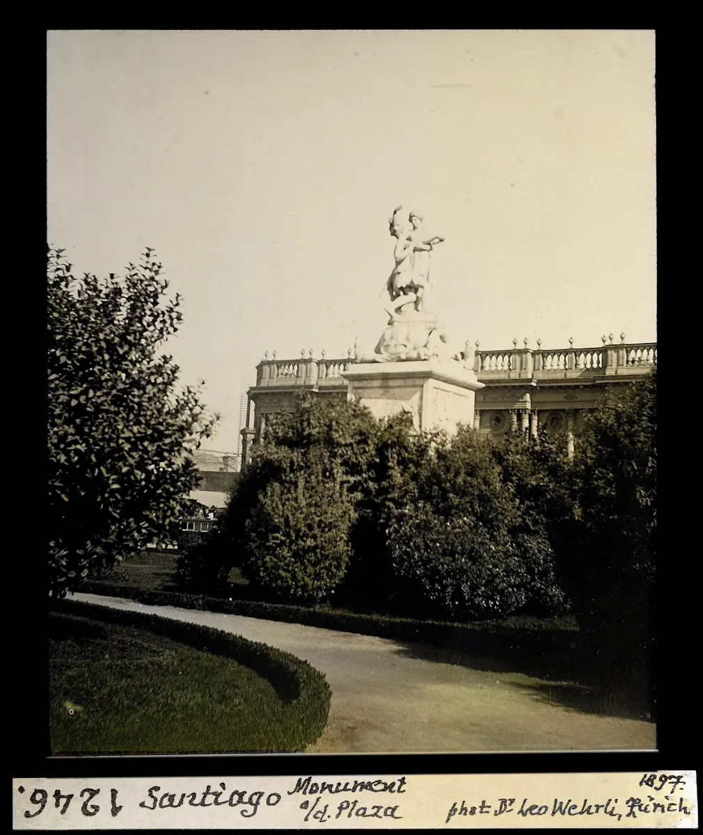 Santiago, Monumento de la Plaza — aprox. 1897–1940 | Chile de Ayer