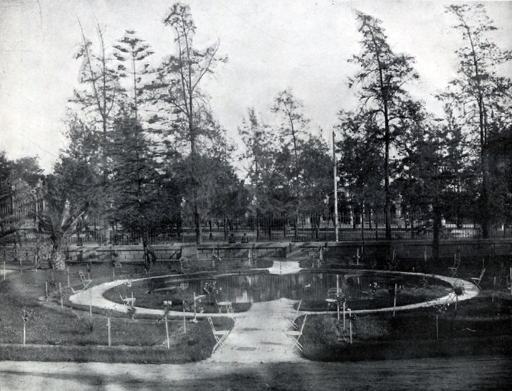 Jardines exteriores del Palacio Concha Cazzotte 1912 — 1912 | Chile de Ayer