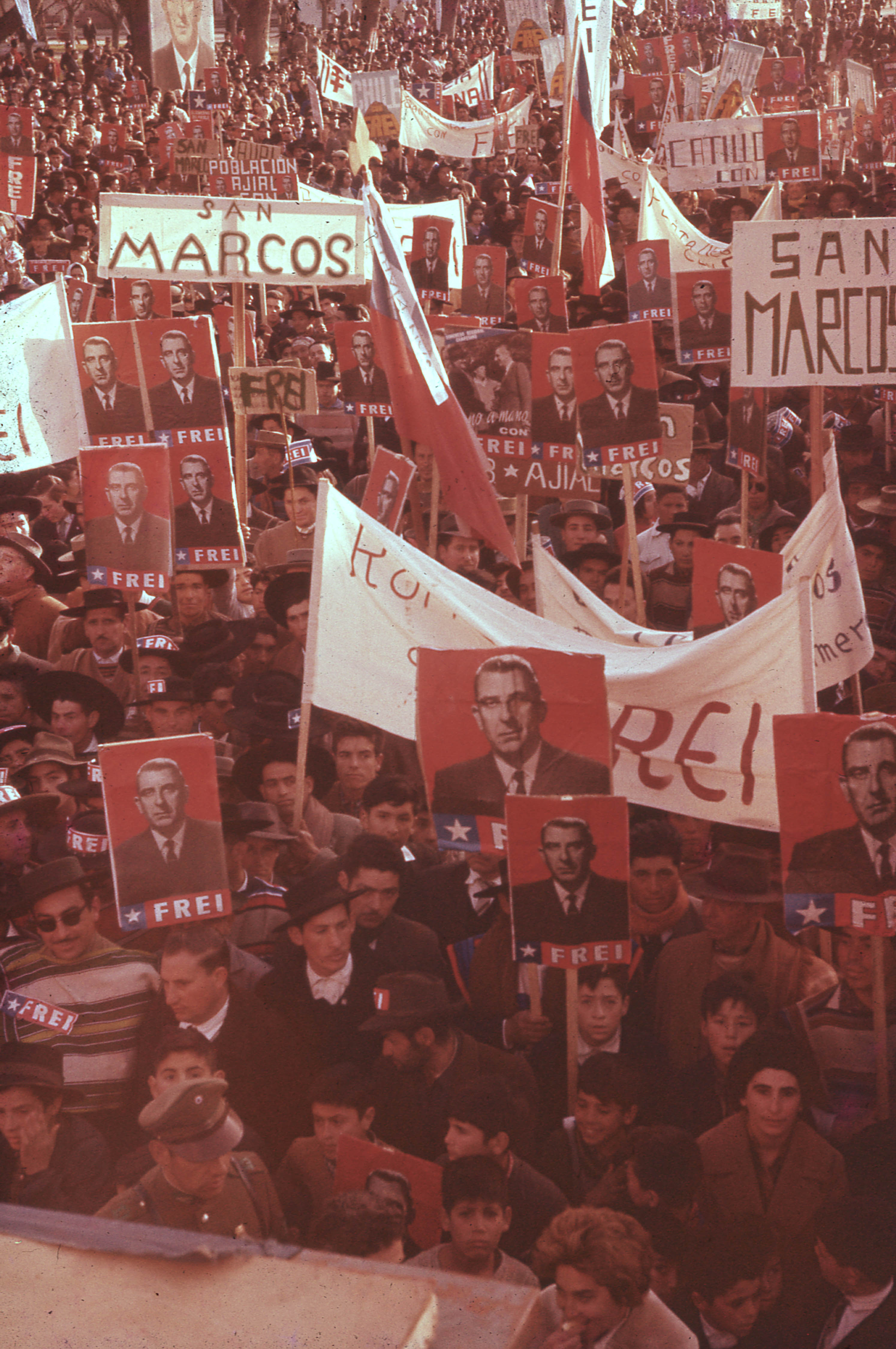 Marcha de la Patria Joven campaña presidencial Eduardo Frei Montalva, 1964 — 1964 | Chile de Ayer