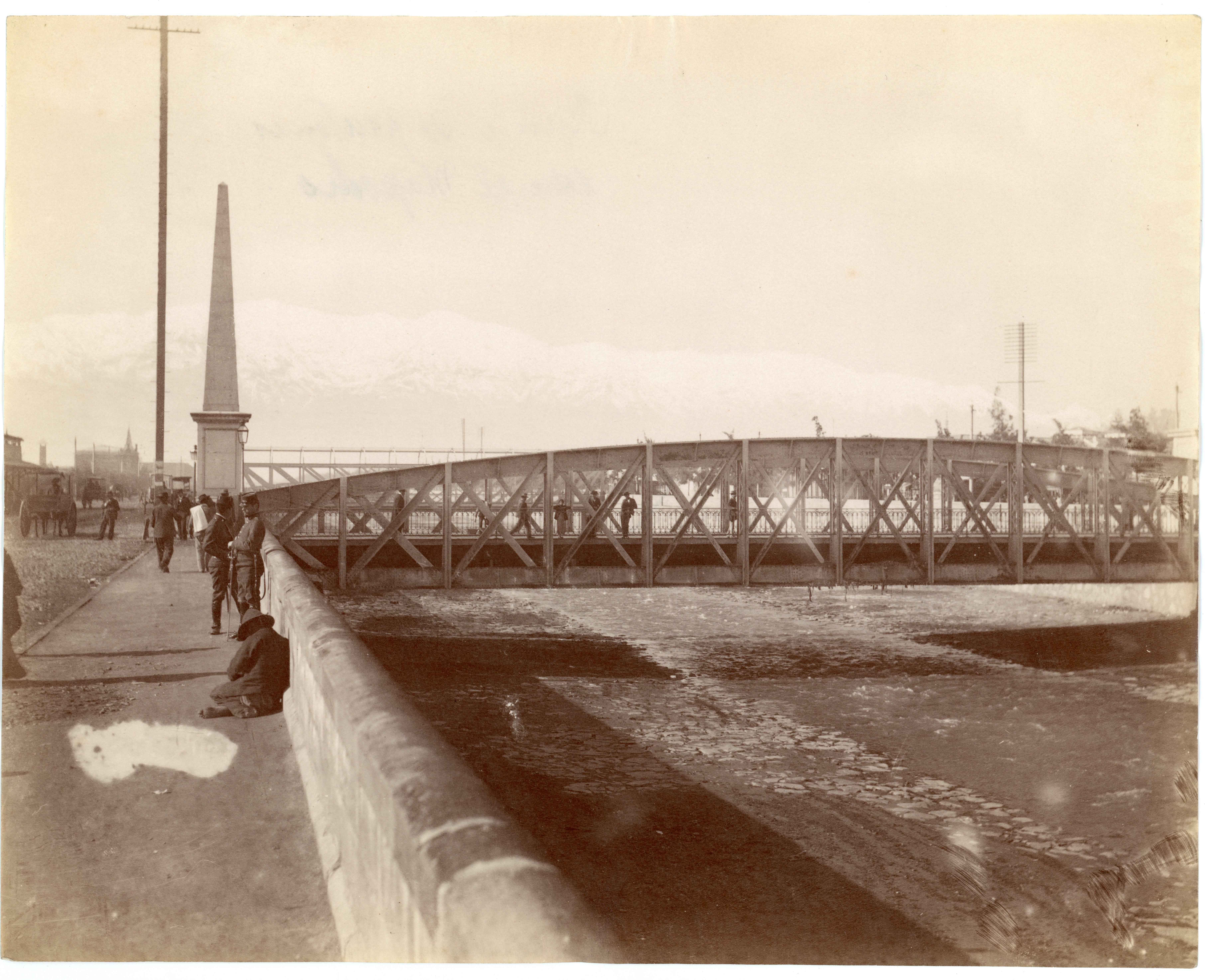 Puente sobre el Río Mapocho, Santiago, ca. 1904 — Puente Recoleta — 1904 | Chile de Ayer