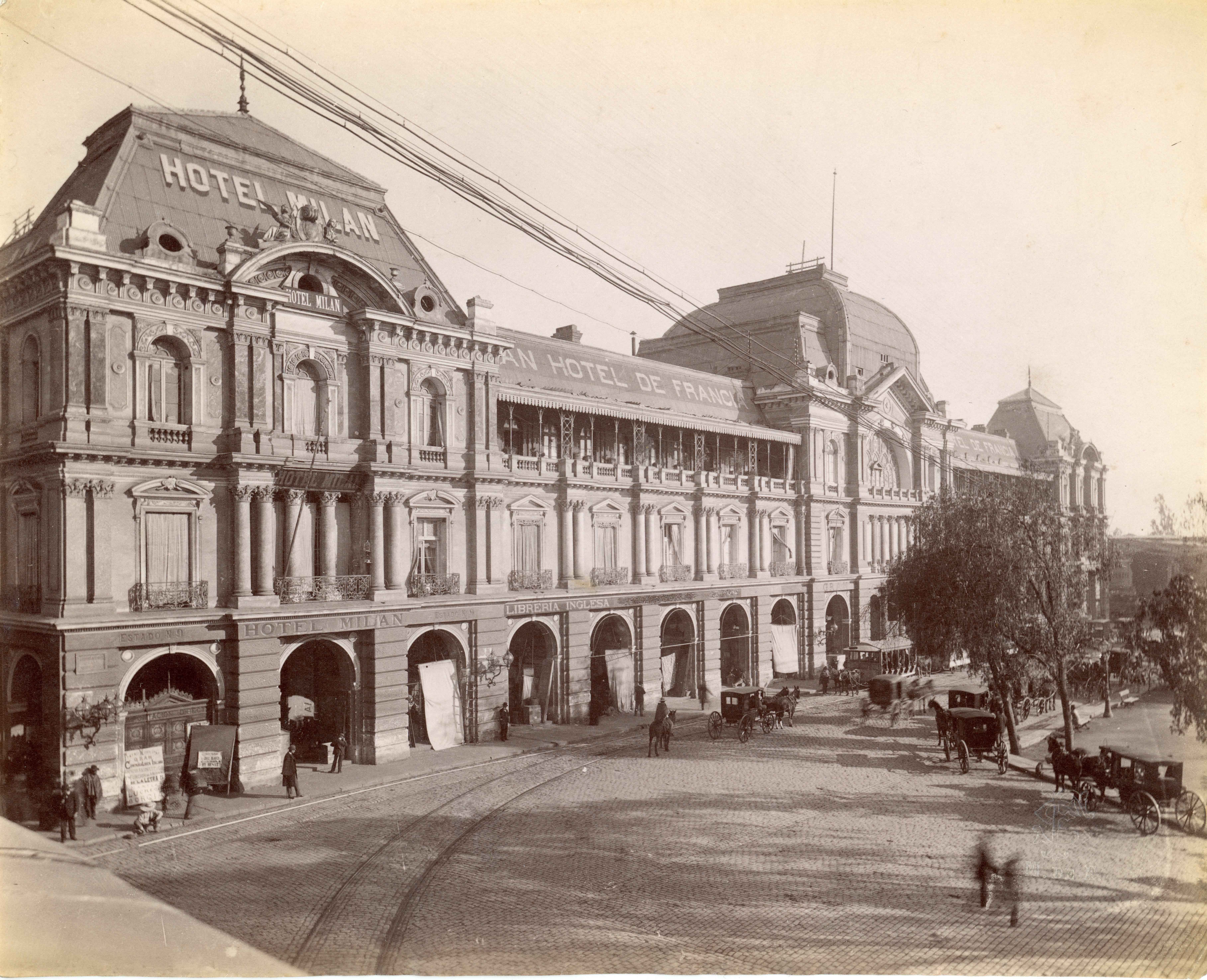 Portal Fernández Concha, Plaza de Armas de Santiago, ca. 1904 — Plaza de Armas de Santiago — 1904 | Chile de Ayer