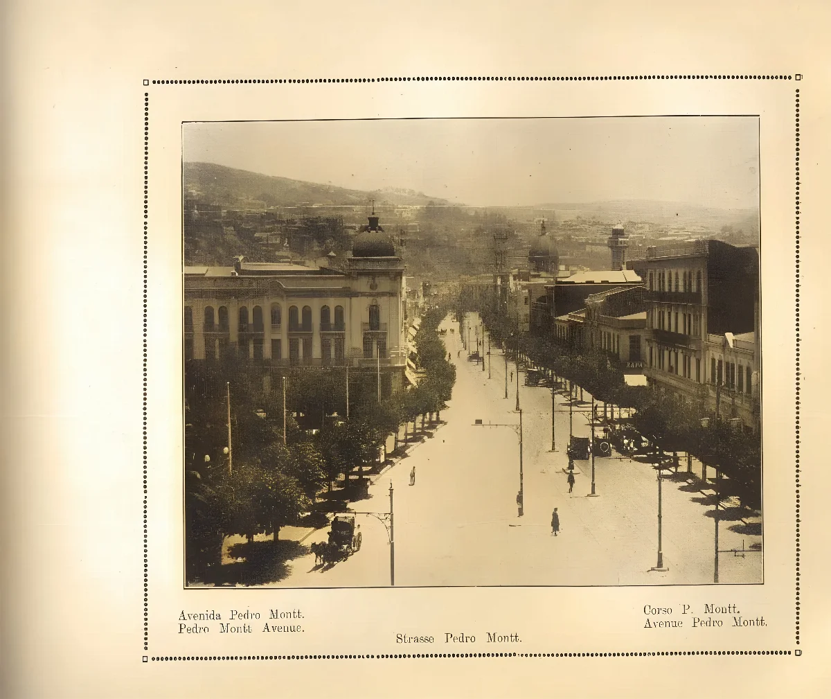 Avenida Pedro Montt en Valparaíso, con tranvías y edificios de época. Vista del plan del puerto. — Avenida Pedro Montt — aprox. 1910 | Chile de Ayer