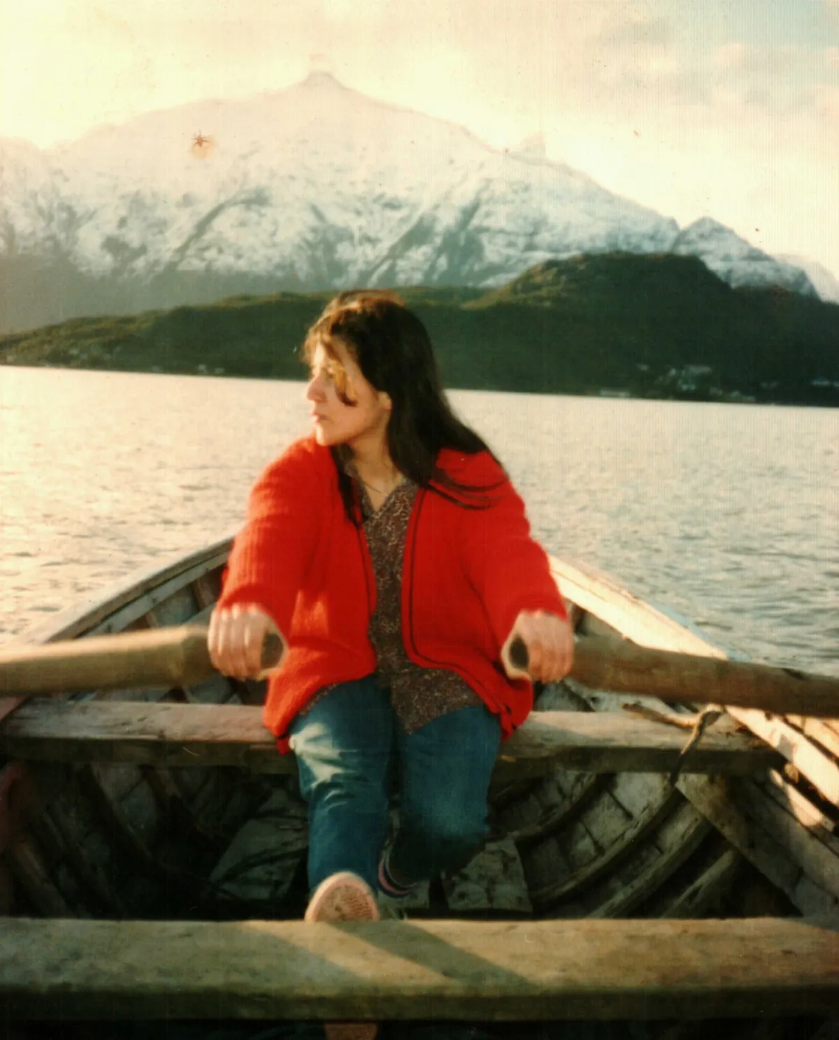 a remo en bahia de tortel — Caleta Tortel — 1990 | Chile de Ayer