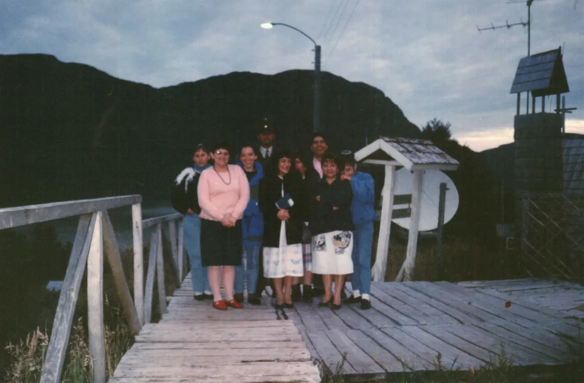 mujeres de codemut (comité de mujeres de tortel) — Caleta Tortel — 1994 | Chile de Ayer
