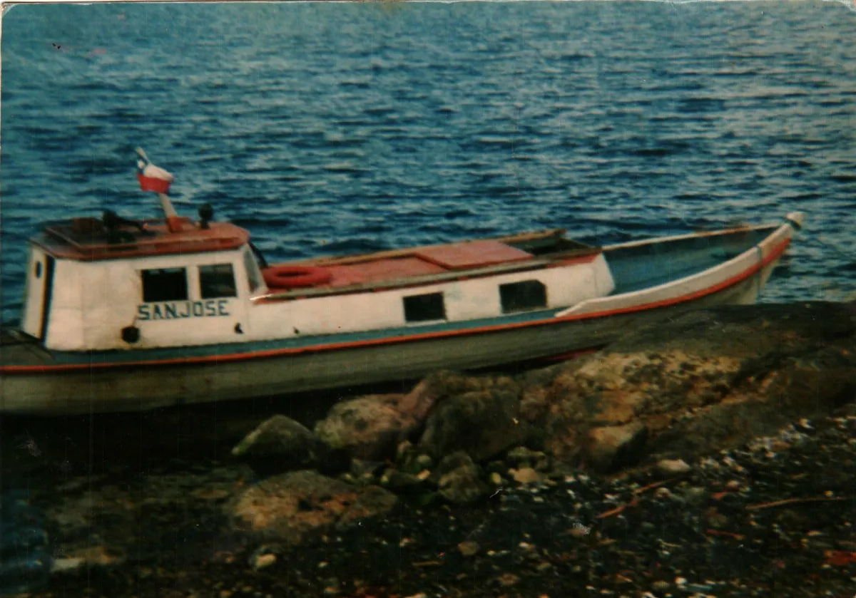 embarcación San José, viaje a puerto eden — Puerto Yungay — 1988 | Chile de Ayer