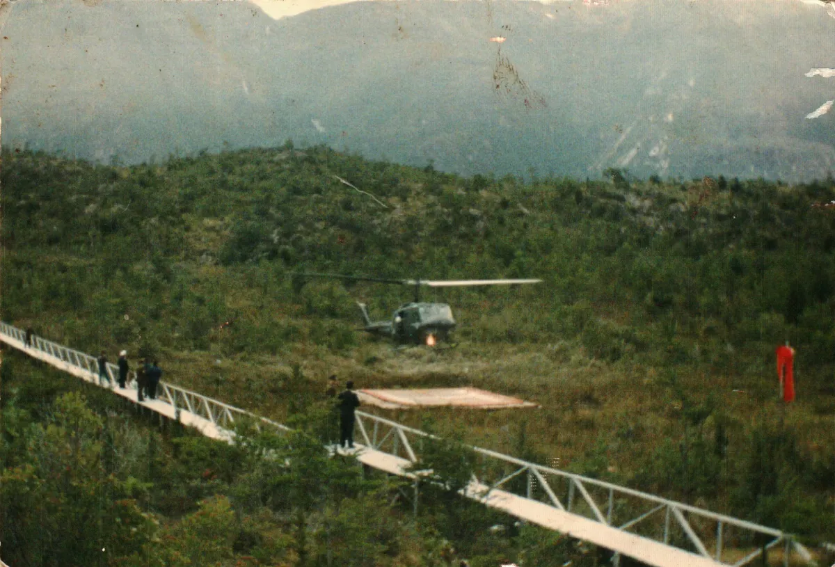 helicopero fuerza aerea — Caleta Tortel — 1995 | Chile de Ayer