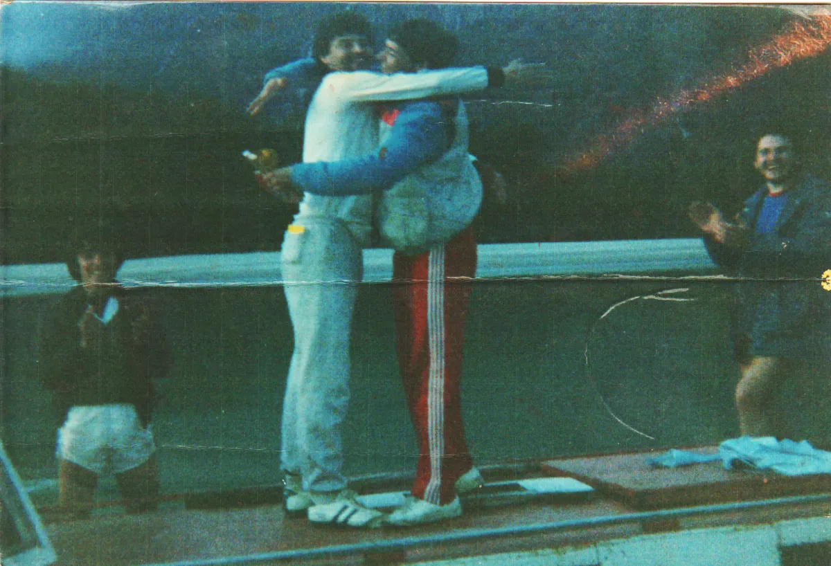 premiacion deportiva — Caleta Tortel — aprox. 1990 | Chile de Ayer