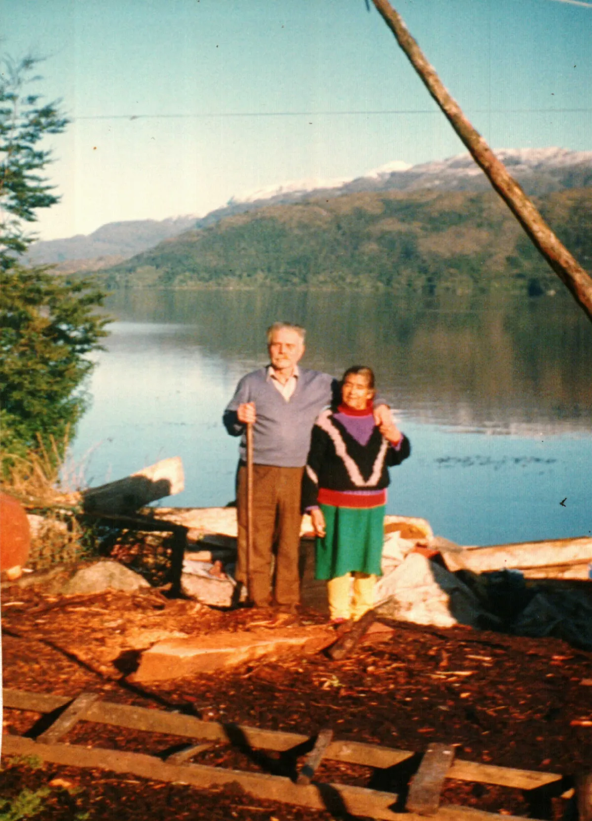 En Puerto Eden — Puerto Edén — 1990 | Chile de Ayer