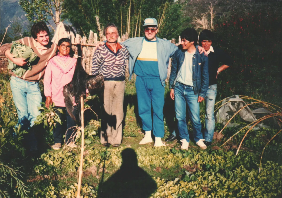 Junto a Jefe Comision Raleig — Caleta Tortel — 2001 | Chile de Ayer