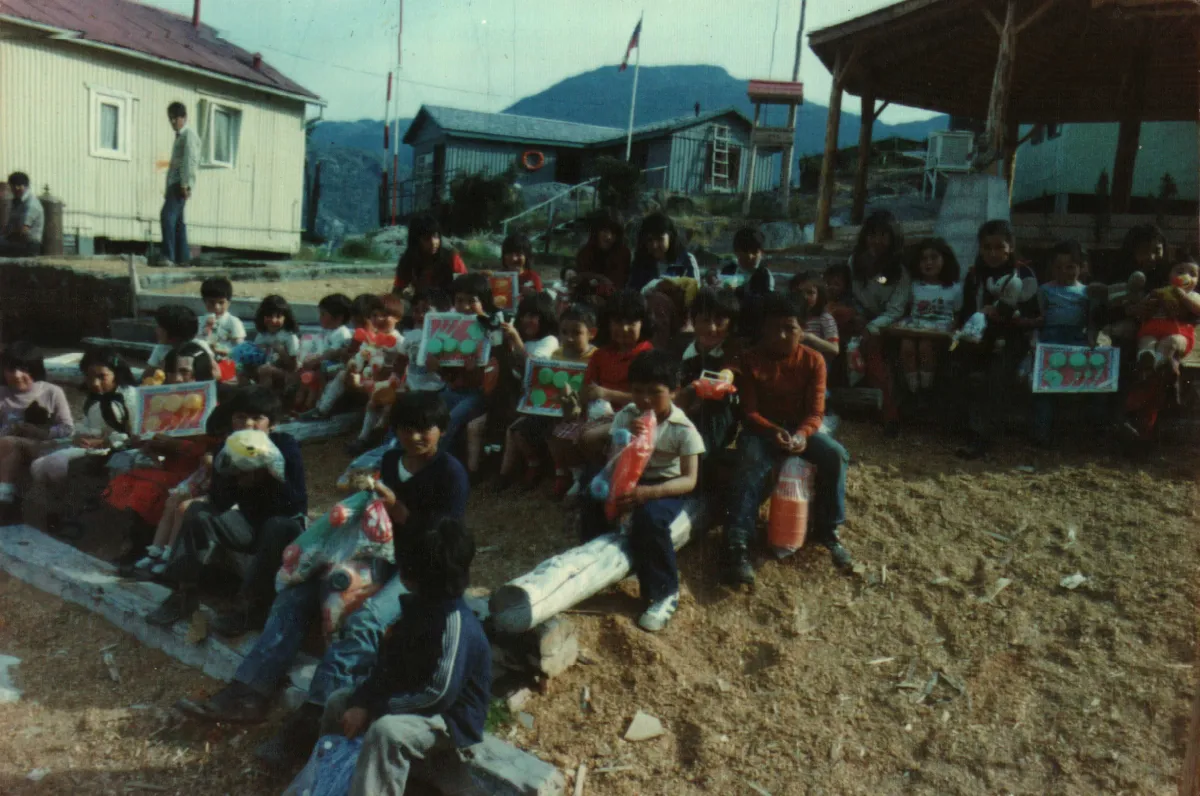 Celebraciópn de navidad — Caleta Tortel — aprox. 1984 | Chile de Ayer