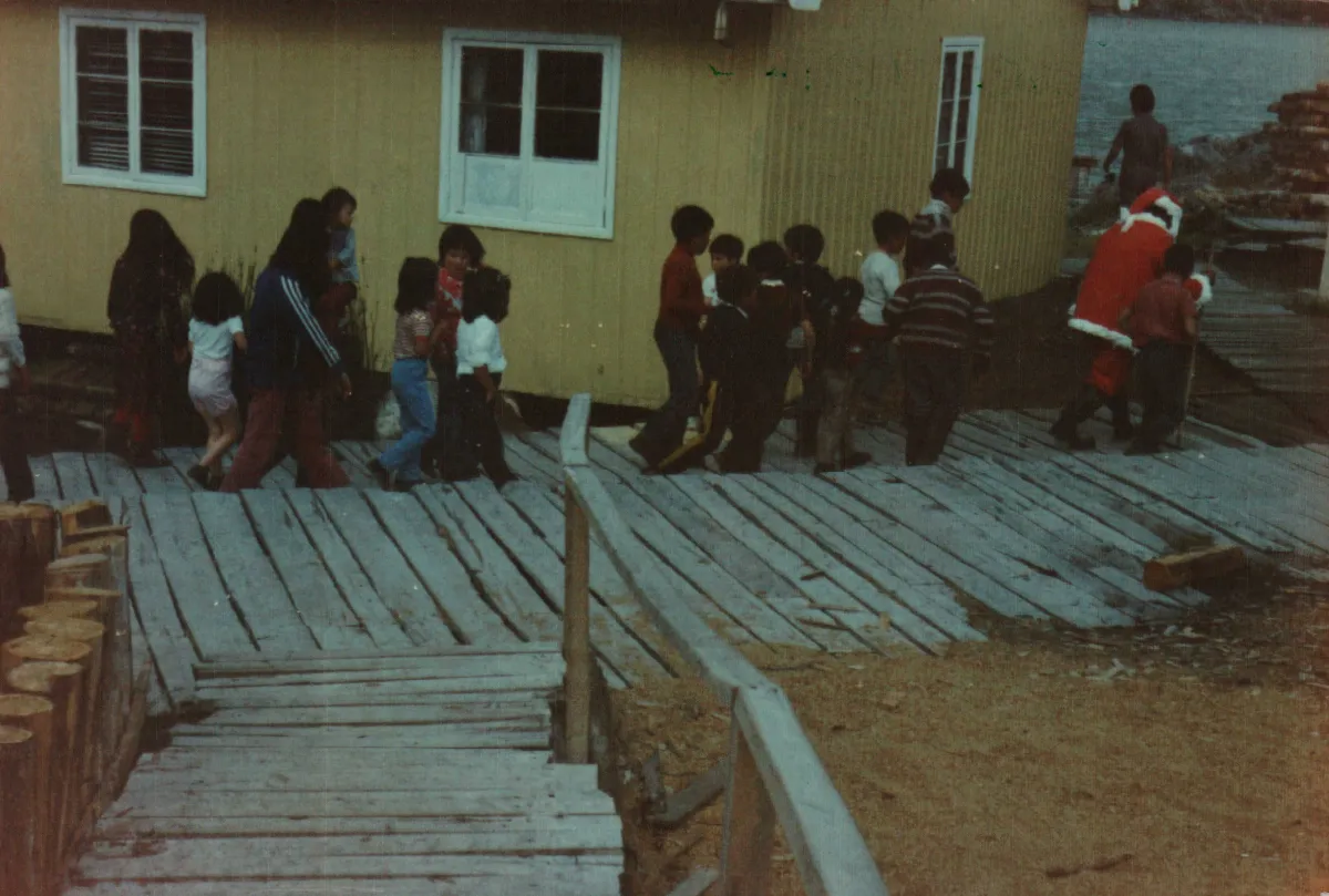 Celebraciópn de navidad — Caleta Tortel — aprox. 1984 | Chile de Ayer