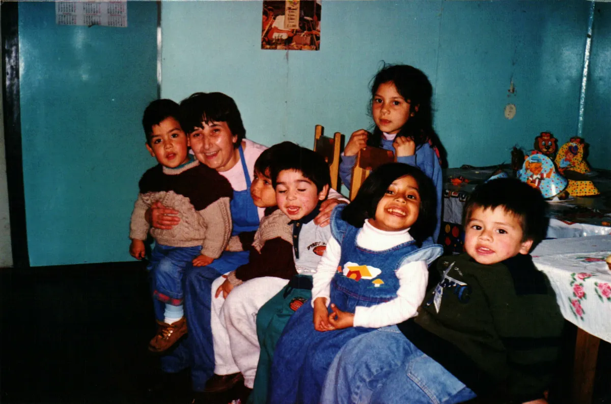 Celebracion de cumpleaños — Caleta Tortel — 1998 | Chile de Ayer