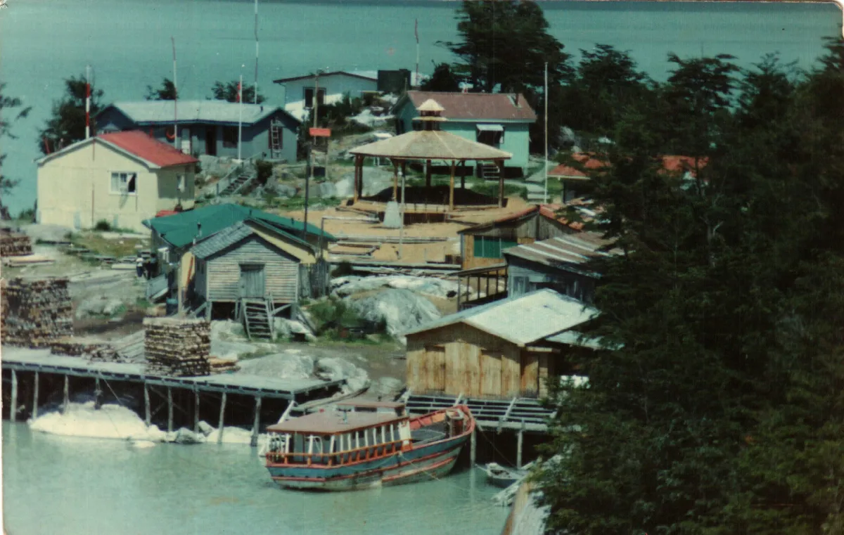 Vista panoramica — Caleta Tortel — aprox. 1985 | Chile de Ayer