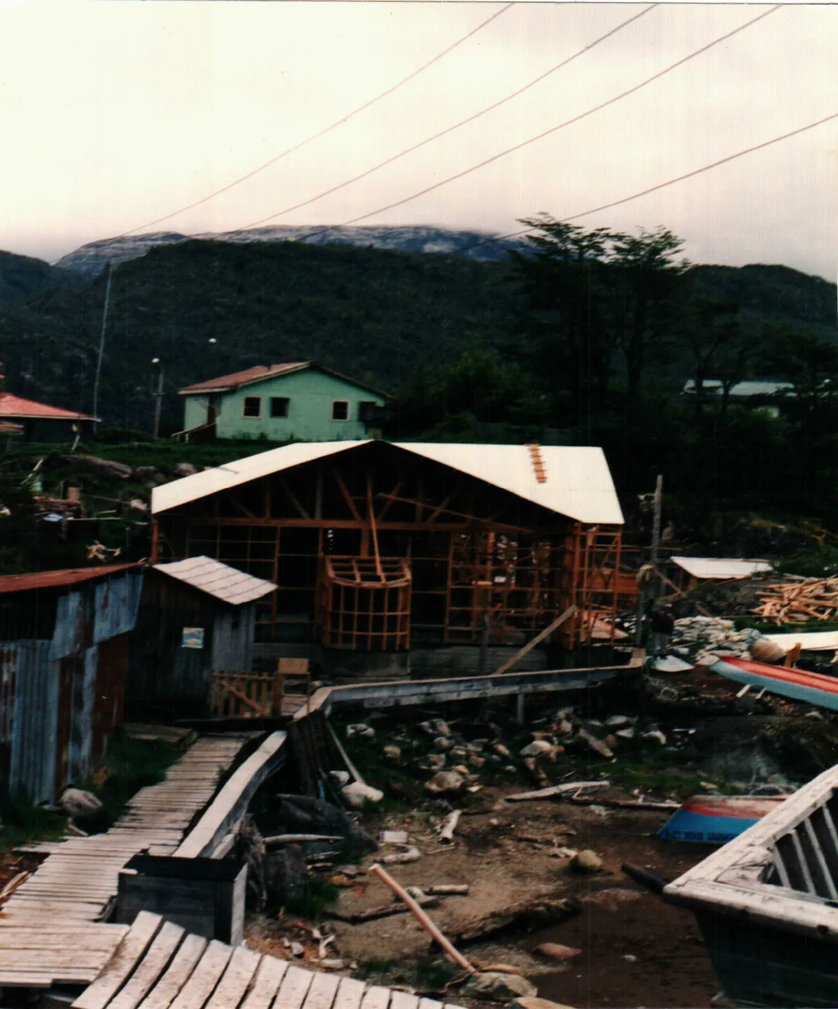 construccion de la ECA — Caleta Tortel — aprox. 2000 | Chile de Ayer