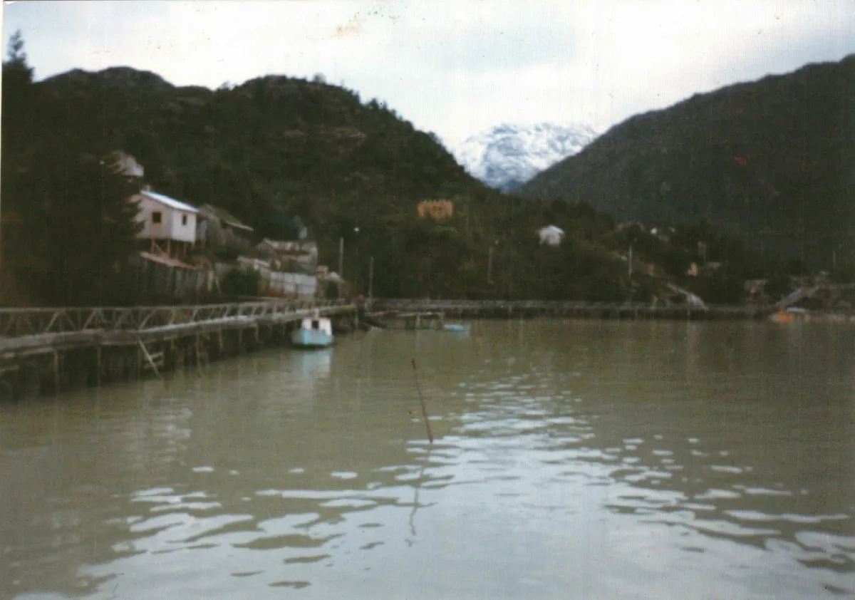 vista panoramica — Caleta Tortel — aprox. 1989 | Chile de Ayer