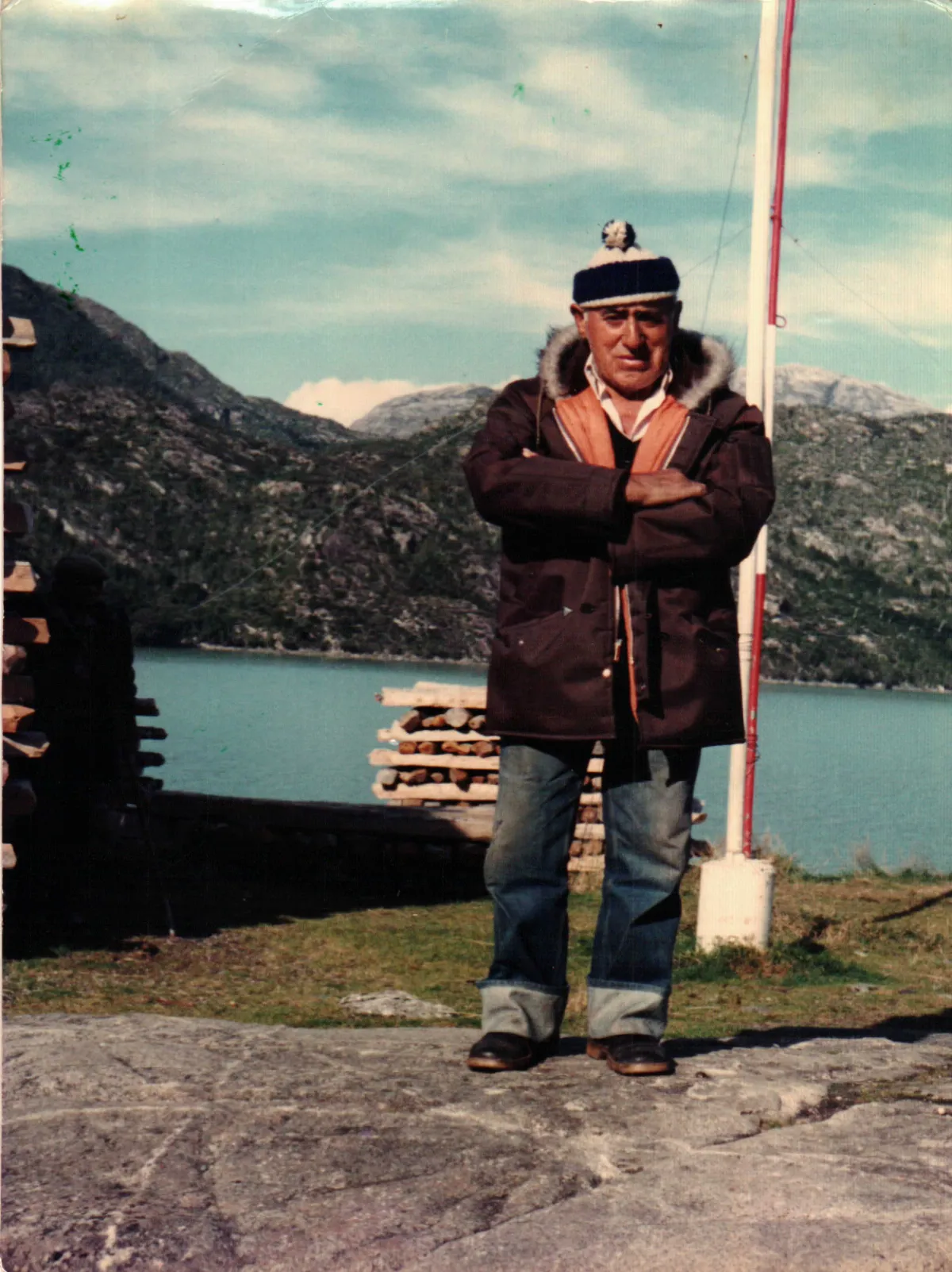 Oscar Pedreros Ayala — Caleta Tortel — aprox. 1984 | Chile de Ayer