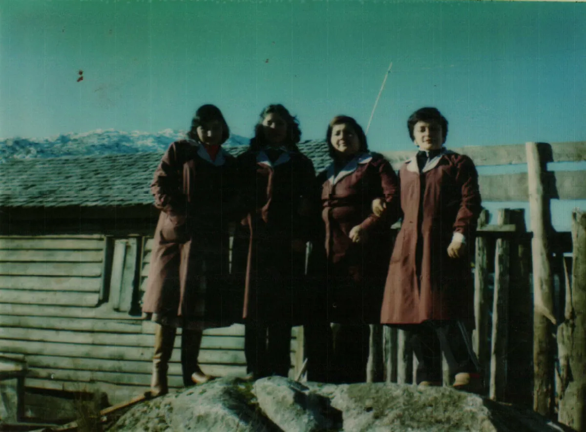 Voluntarias CEMA Chile — Caleta Tortel — 1982 | Chile de Ayer