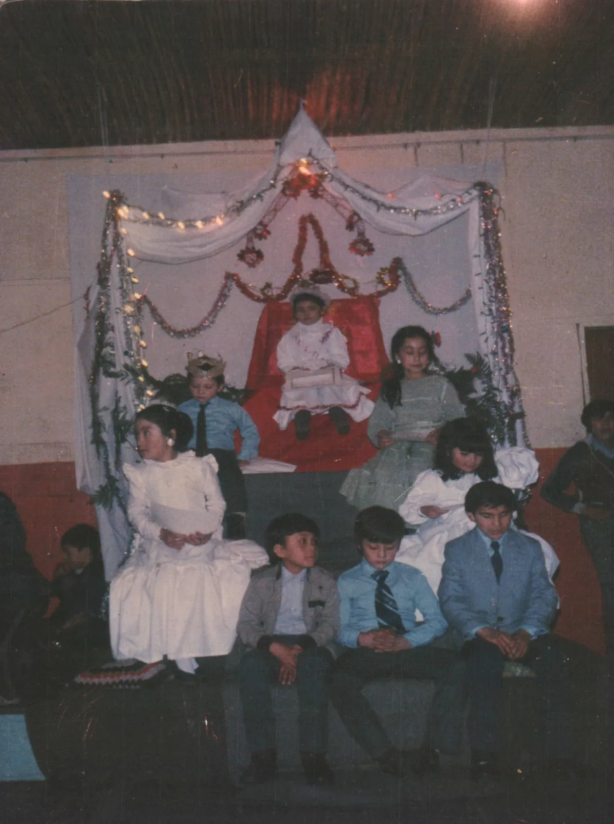 Reina escolar — Caleta Tortel — aprox. 1988 | Chile de Ayer