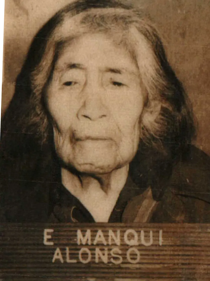 Retrato de Carnet — Caleta Tortel — aprox. 1981 | Chile de Ayer