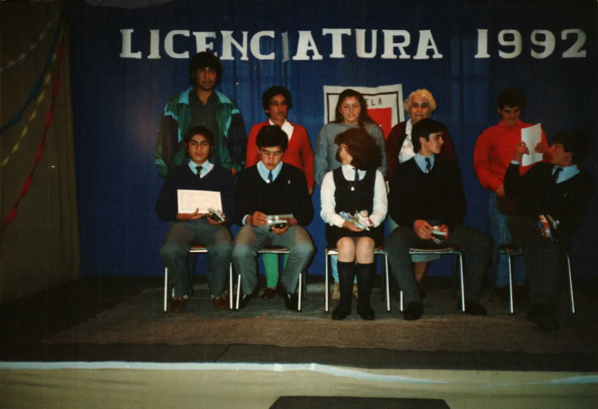 Licenciatura Octavo — Caleta Tortel — 1992 | Chile de Ayer