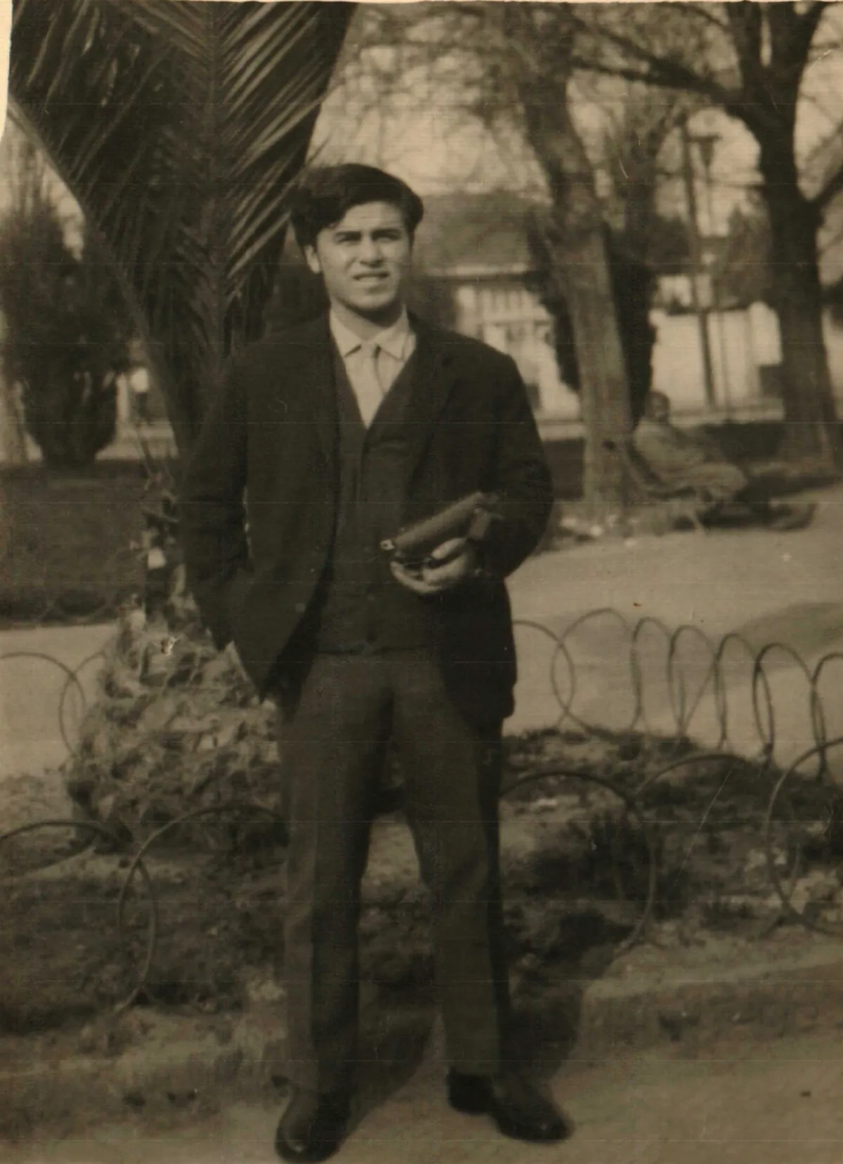 Viaje por Servicio Militar (Don Carlos tiene 19 o 20 años) — Santiago — aprox. 1984 | Chile de Ayer
