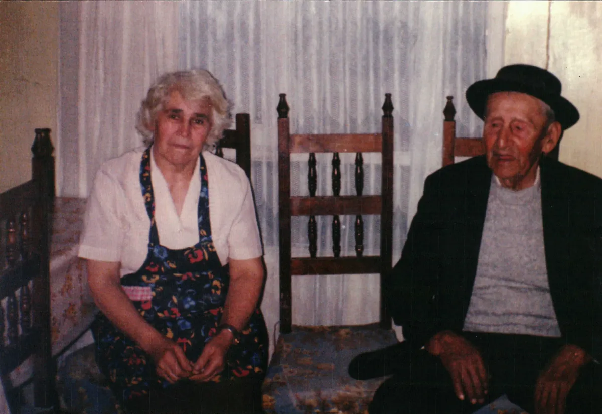 Foto interior casa — Coyhaique — 1998 | Chile de Ayer