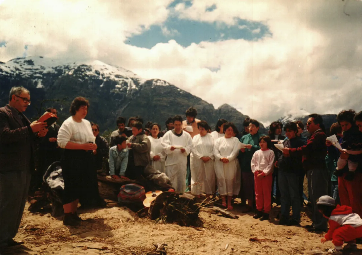 Licenciatura Octavo — Caleta Tortel — 1995 | Chile de Ayer