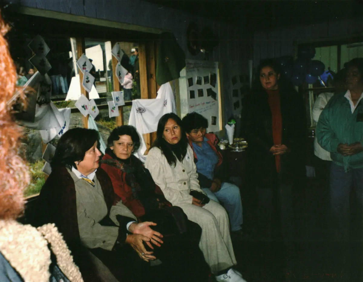 Visita autoridad, Luisa Duran — Caleta Tortel — 2003 | Chile de Ayer