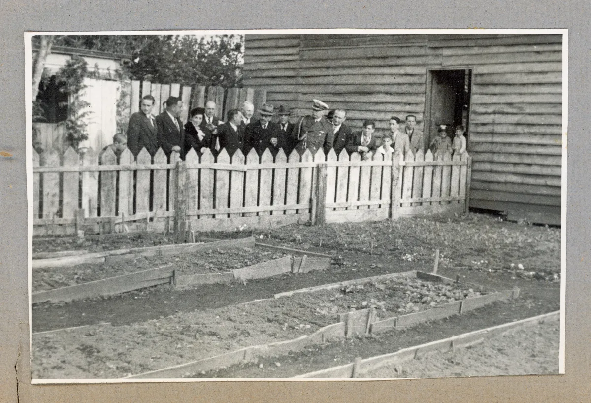 Visitando el Club de Rayuela — Castro — 1939 | Chile de Ayer