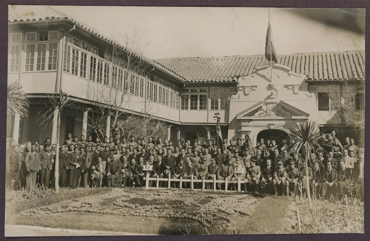 Preidente Pedro Aguirre Cerda junto a un grupo — Chile — aprox. 1939 | Chile de Ayer