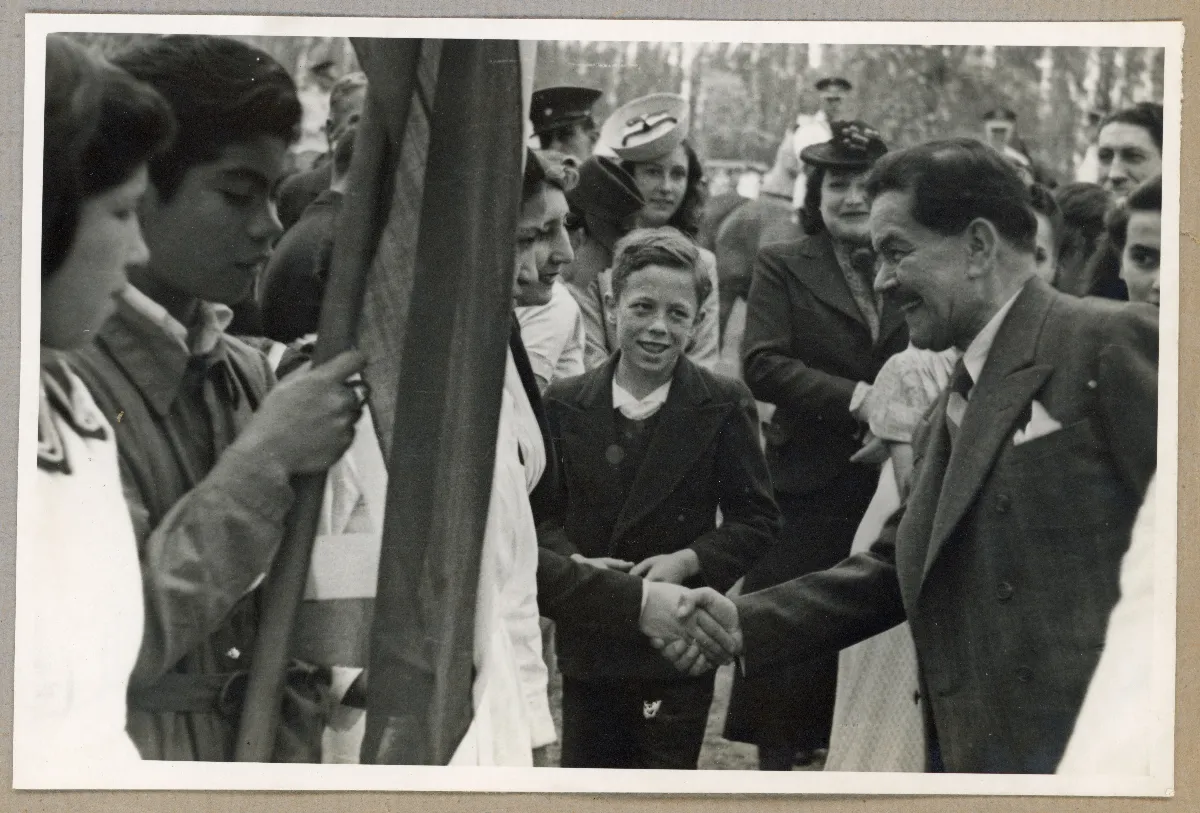 Presidente Pedro Aguirre Cerda en acto de conmemoración del Día de la Raza — 1939 | Chile de Ayer