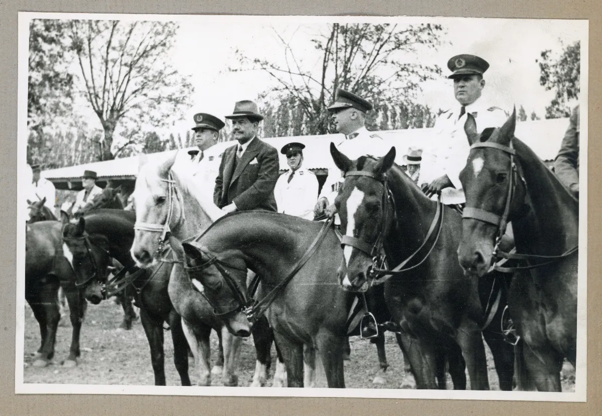 Presidente Pedro Aguirre Cerda en cabalgata ceremonial del Día de la Raza — 1939 | Chile de Ayer