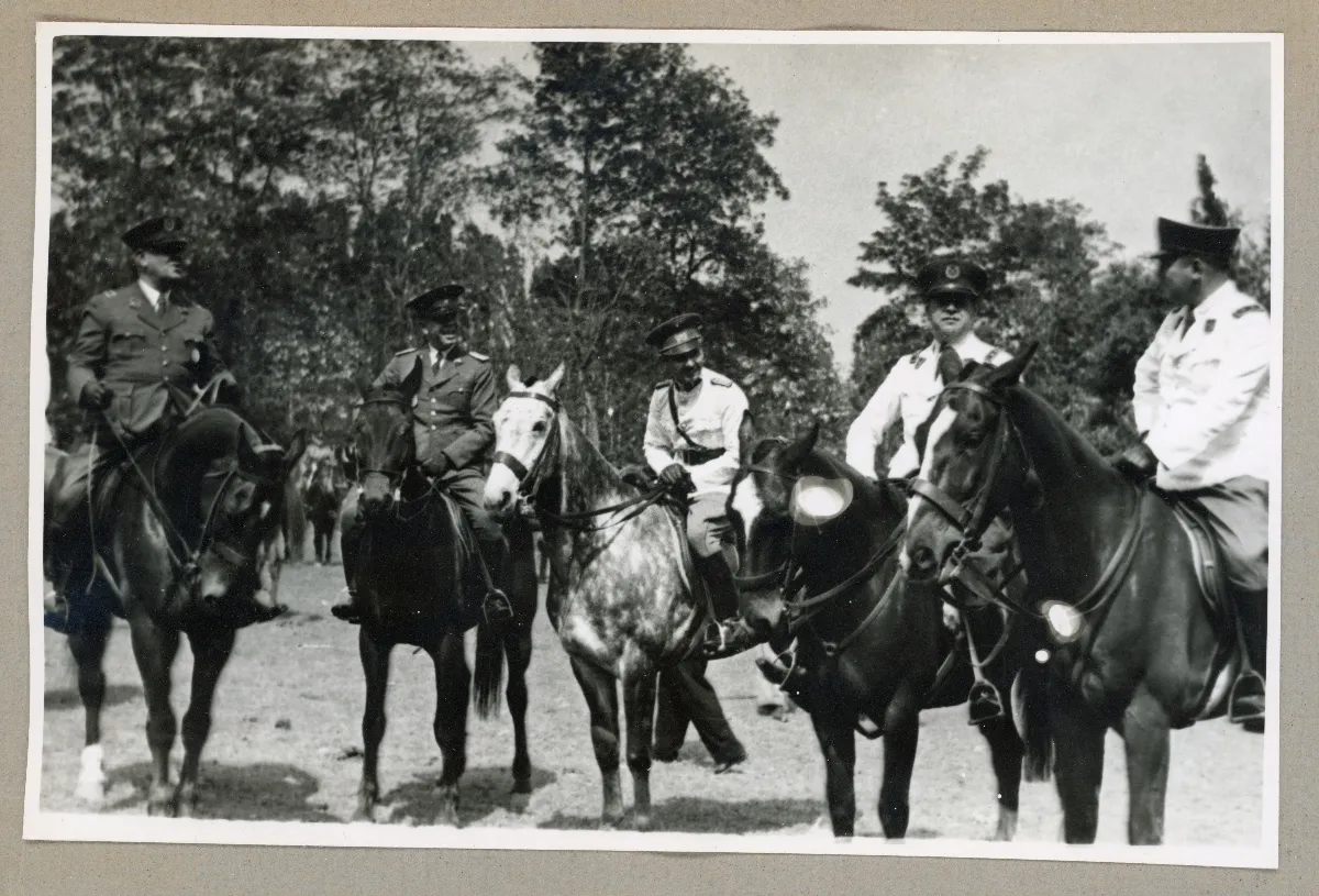 Presidente Pedro Aguirre Cerda en comitiva ecuestre conmemorativa del Día de la Raza — 1939 | Chile de Ayer