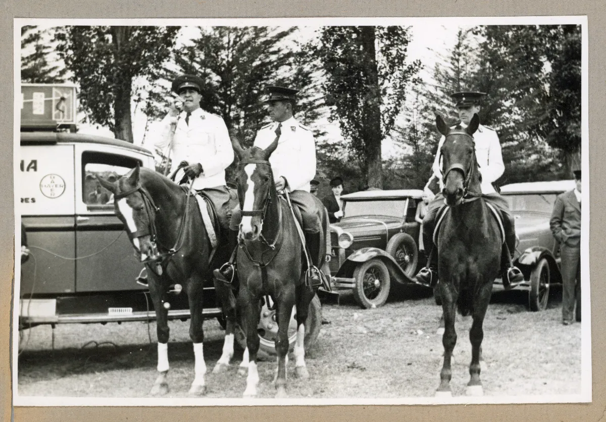 Pedro Aguirre Cerda en cabalgata de conmemoración del Día de la Raza — 1939 | Chile de Ayer