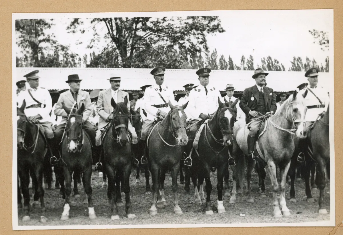 Presidente Pedro Aguirre Cerda en acto de conmemoración del Día de la Raza — 1939 | Chile de Ayer