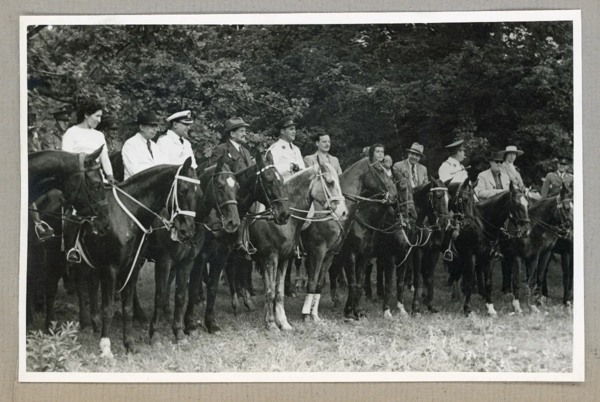 Presidente Pedro Aguirre Cerda en cabalgata de conmemoración del Día de la Raza — 1939 | Chile de Ayer