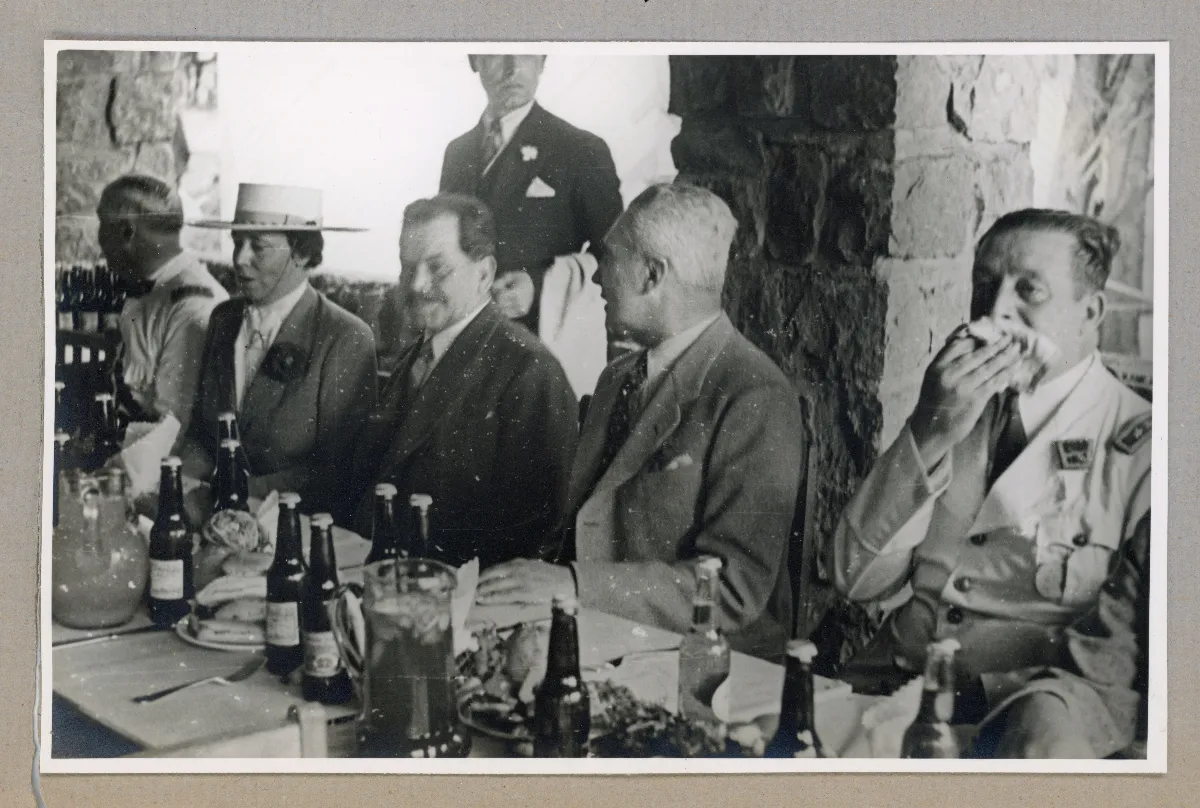 Almuerzo oficial con motivo de la conmemoración del Día de la Raza, 1939 — 1939 | Chile de Ayer
